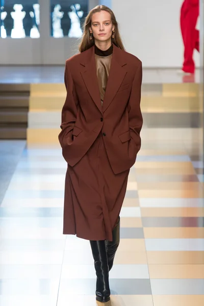 Look 39
